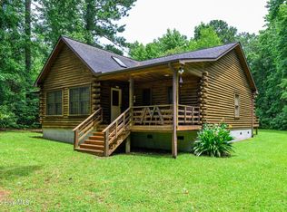 740 Log Cabin Rd, Arapahoe, NC 28510