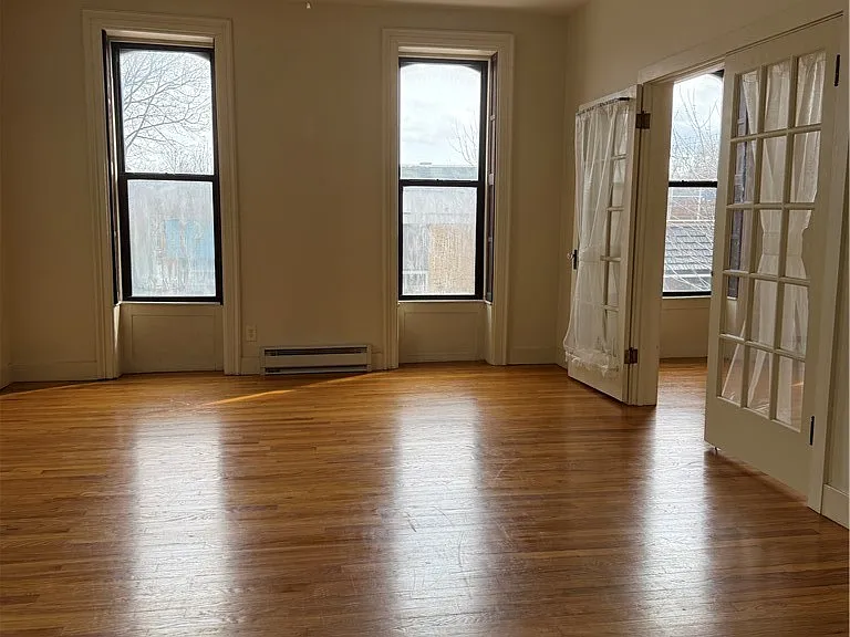 137 S Peterboro St — Photo 4