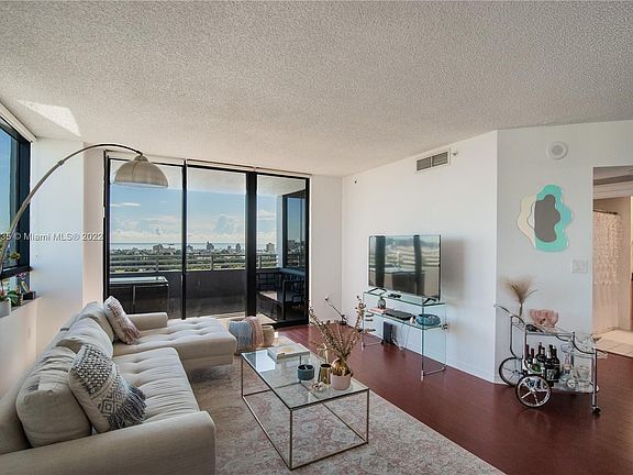 3rd image of 1330 West Ave APT 1713