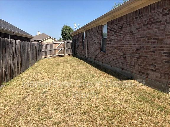 4th image of 6108 Twin Maple Dr