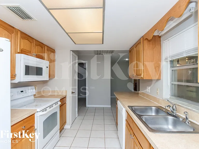 2250 Fallon Blvd NE — Photo 7