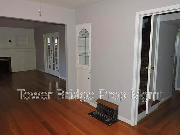 4th image of 4424 T St
