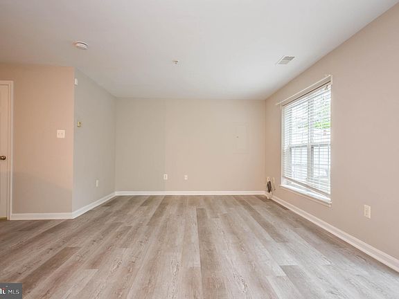3rd image of 125 Pasture Side Pl #M1
