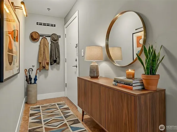 500 5th Ave W #303, Seattle, WA 98119