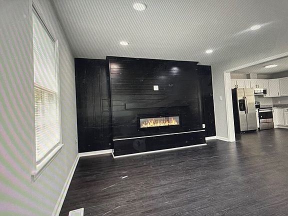 2nd image of 1040 W 35th St #1040