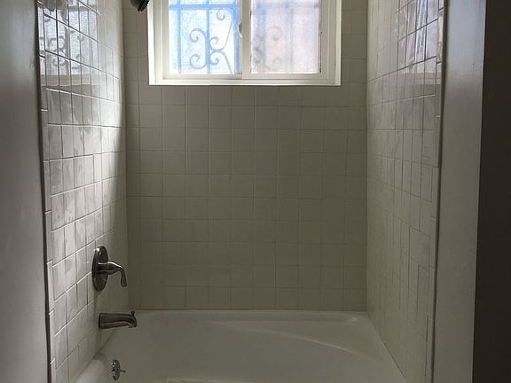 3rd image of 2211 N Cahuenga Blvd APT 102