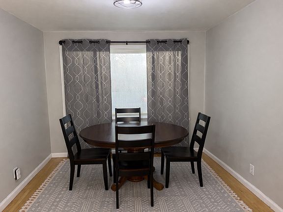 3rd image of 418 Hurstbourne Rd