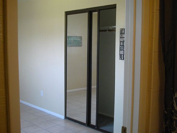 4th image of 1019 E Estrella Ln