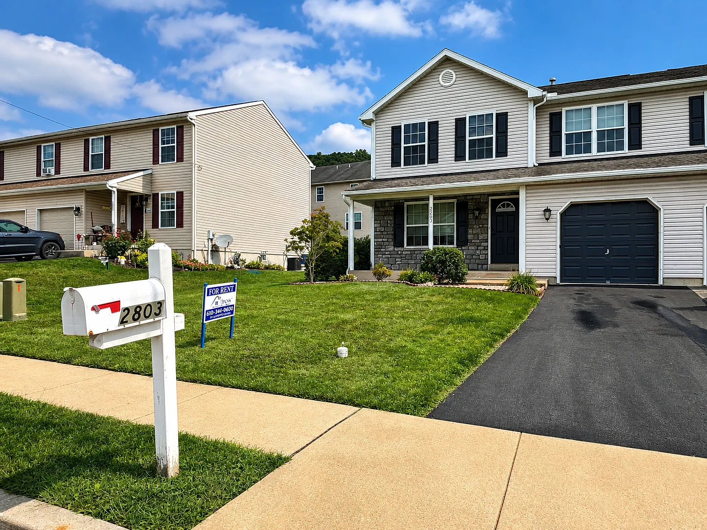 3 bed, 2.5 bath, 1488 sqft — Photo 2