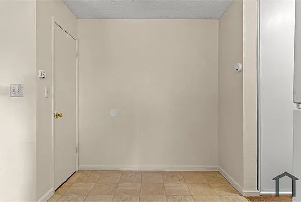 1185 Meadow Ln — Photo 8