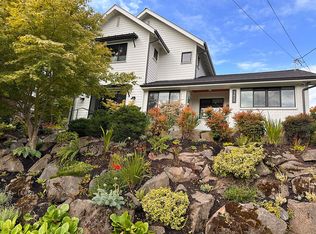 3423 W Viewmont Way W, Seattle, WA 98199