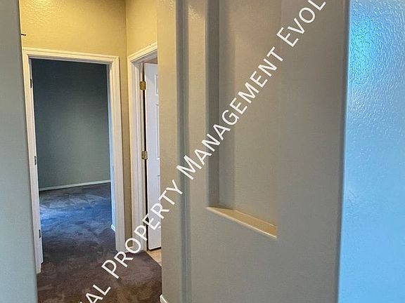 5th image of 2327 W Memorial Ct