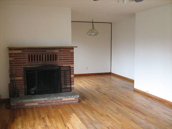 Living Room/Dining