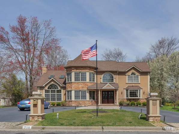 710 Hopping Rd, Middletown, NJ 07718