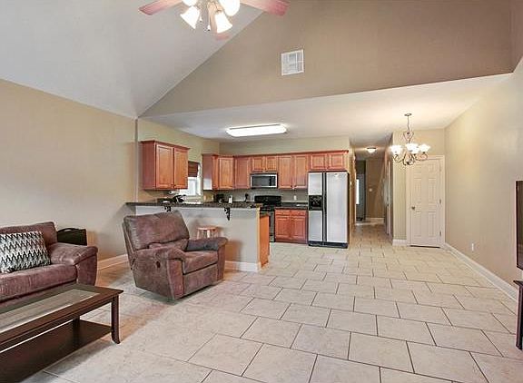 3rd image of 4805 Finch St