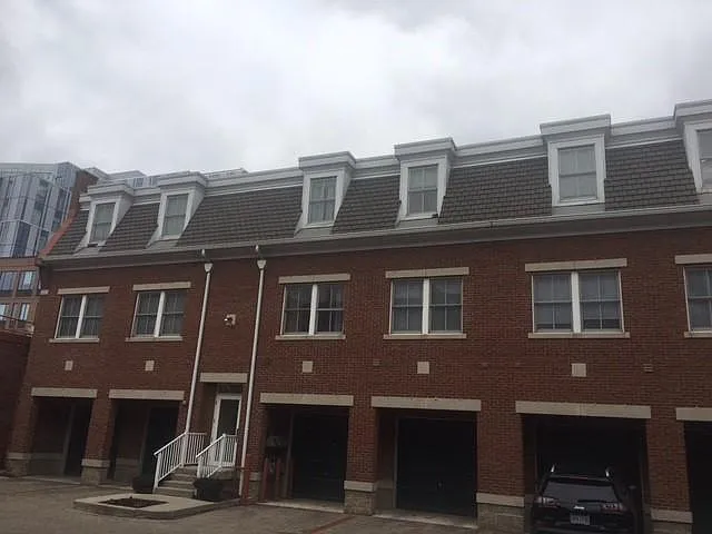 2 bed, 2.5 bath, 1400 sqft, $2,095 — Photo 2