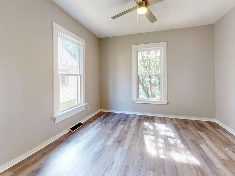 982 Collinwood Ave — Photo 6
