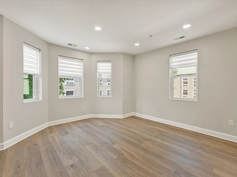 4706 Harford Rd — Photo 3