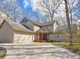4302 W Woodward Dr, Franklin, WI 53132