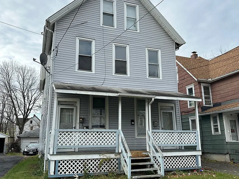 27 Cedar St #4 — Photo 1