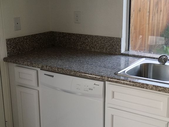 3rd image of 6094 N Walnut Ave