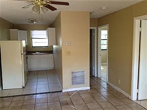 4th image of 1032 NW 1st Ave APT 4