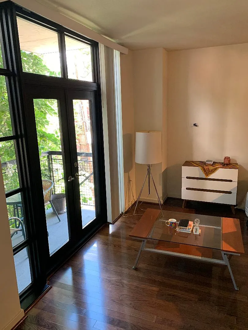 Studio, 425 sqft, $2,095 — Photo 1