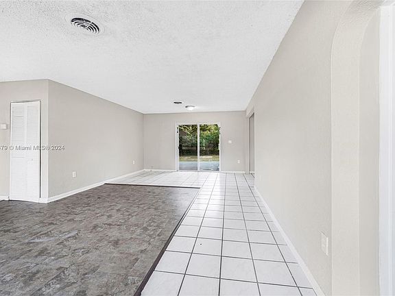 5th image of 1180 Park Dr