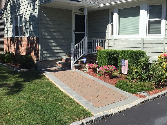 4th image of 28 Sheridan St