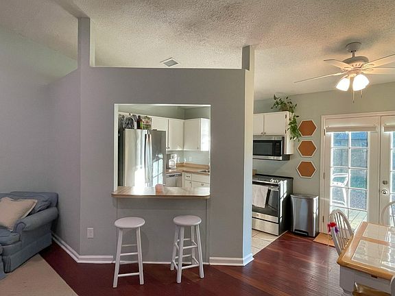 Island bar to cooking kitchen