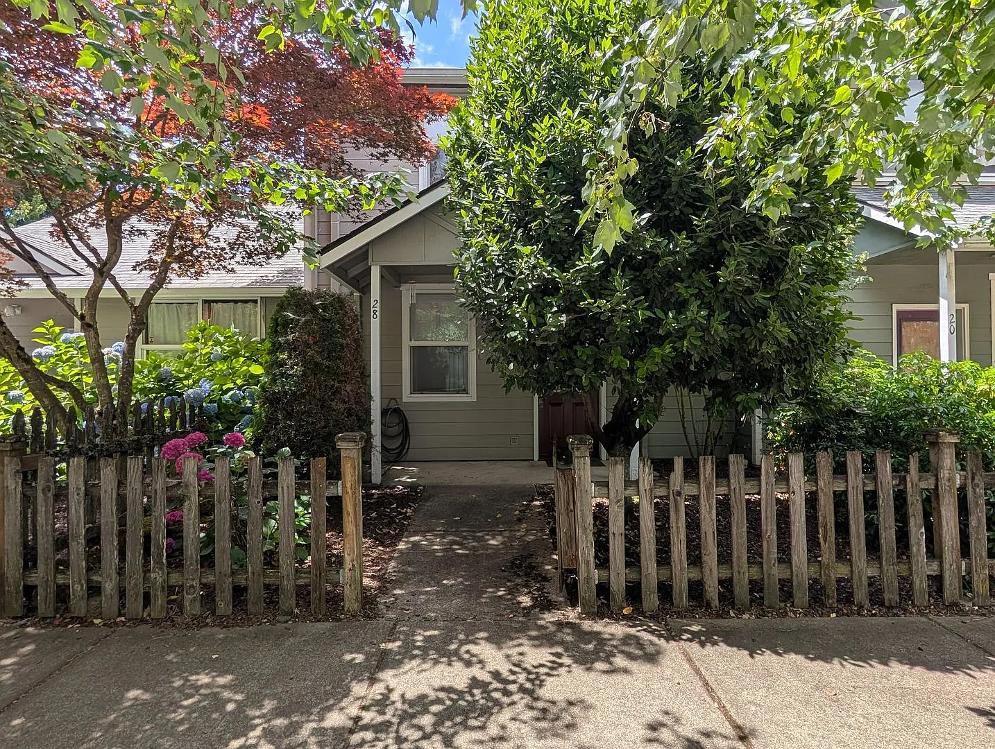 3 Bedroom, 2 Bath Home Close To Skinner Butte! — Photo 1