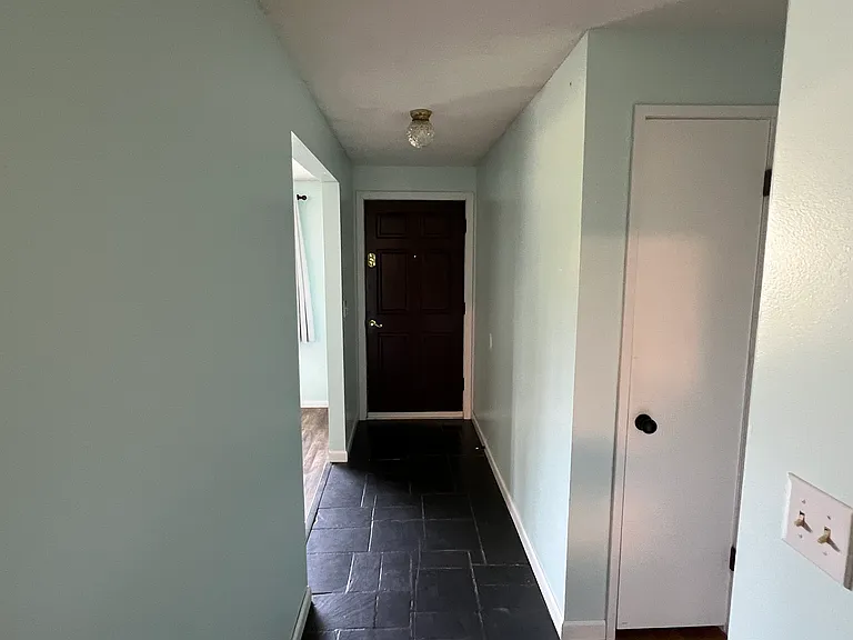 2517 NE 24th St — Photo 5