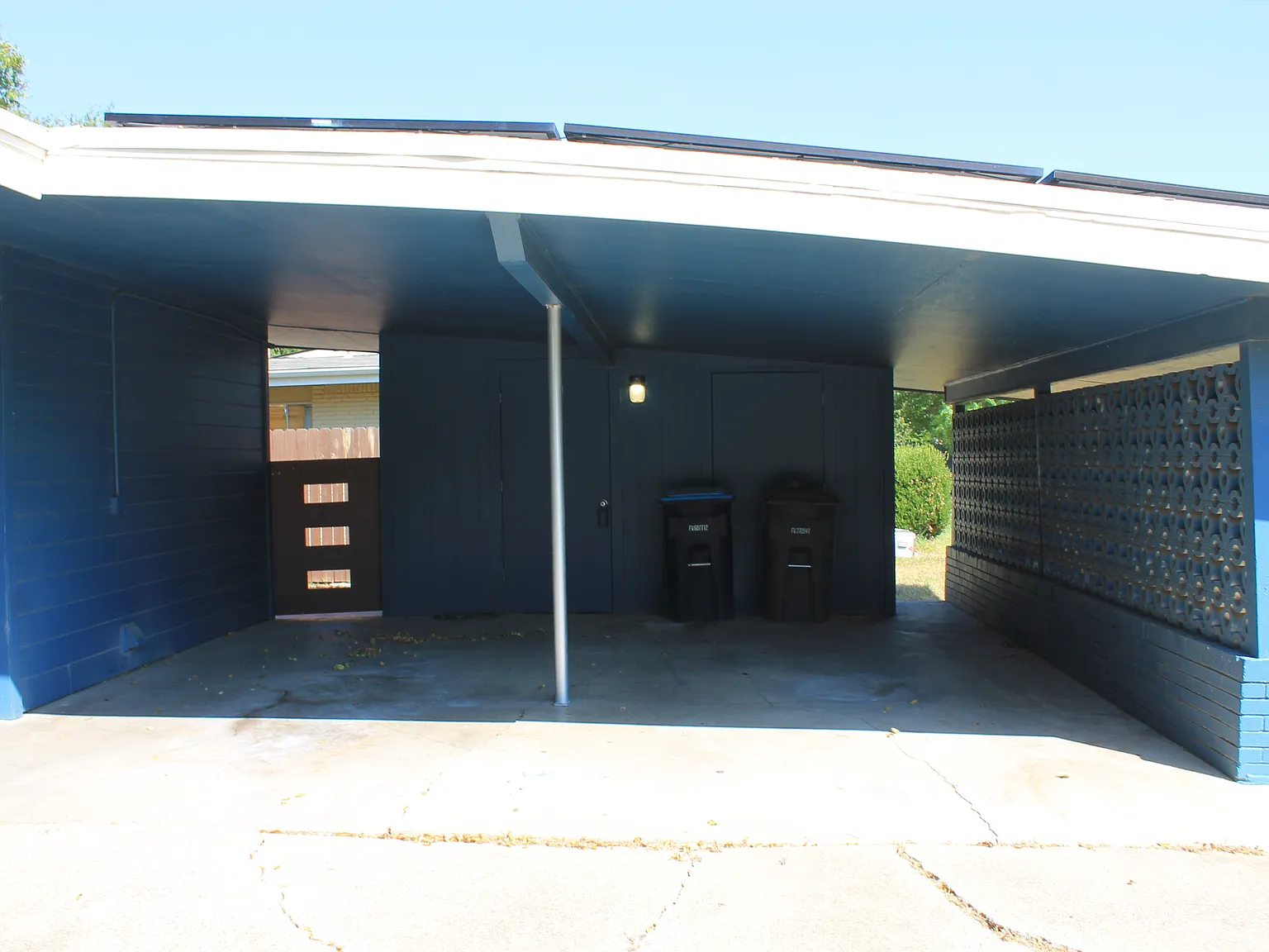 3 bed, 1350 sqft, $1,950 — Photo 2