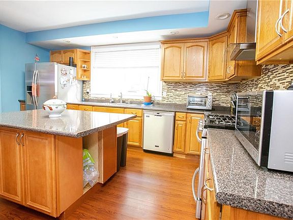5th image of 1108 Taylor Ave