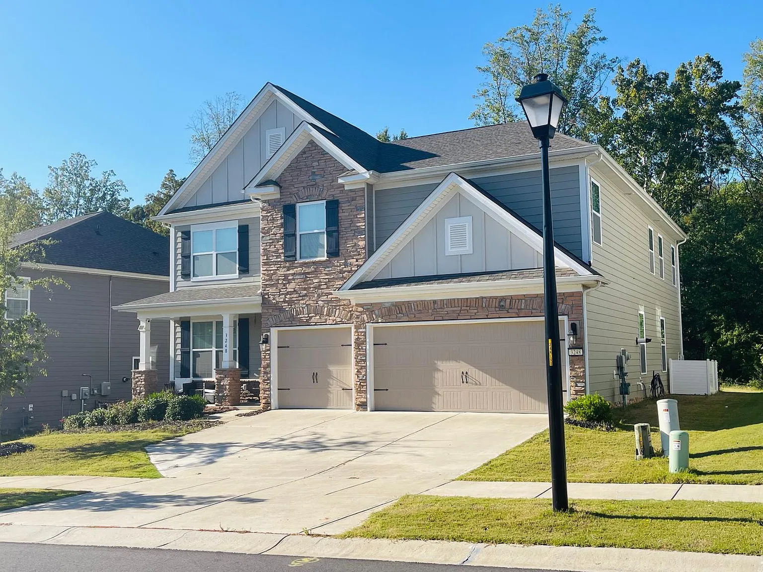 5 bed, 3570 sqft, $3,450 — Photo 3