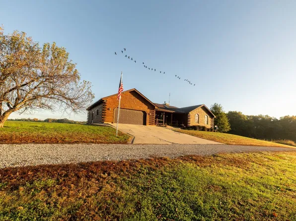1066 County Road 1150 Rd N, Henry, IL 61537