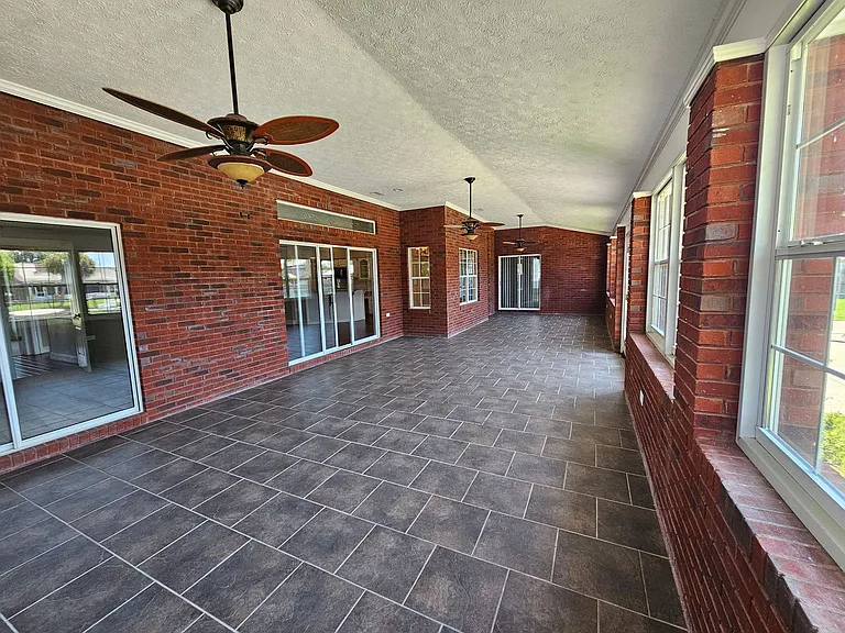 2103 Coral Dr — Photo 23