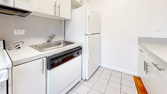 Rented by Bond New York | media 8