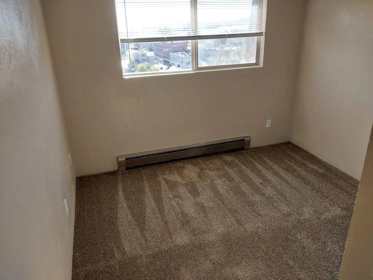 1 bedroom 1 bathroom upstairs apartment - Granvue Apartments — Photo 4