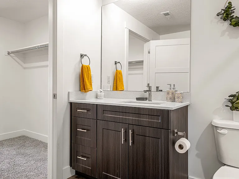 11 West Apartments & Townhomes — Photo 30