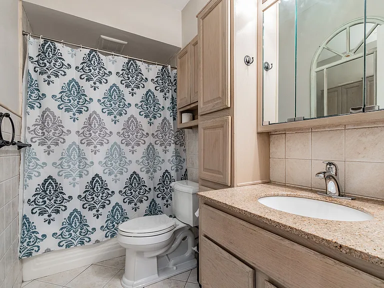 310 E Paris St — Photo 18