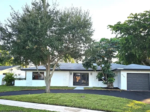 4760 NW 8th Dr, Plantation, FL 33317