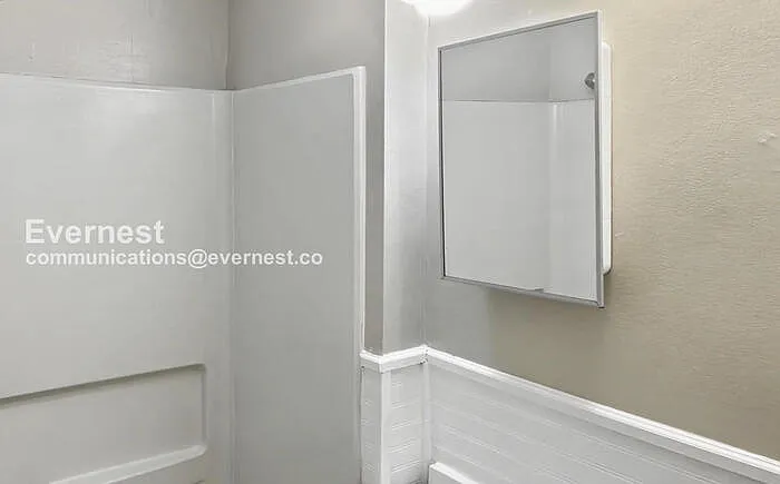 1093 Georgia Ave — Photo 15