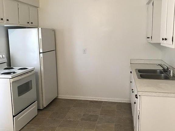 4th image of 810 Parker Ave