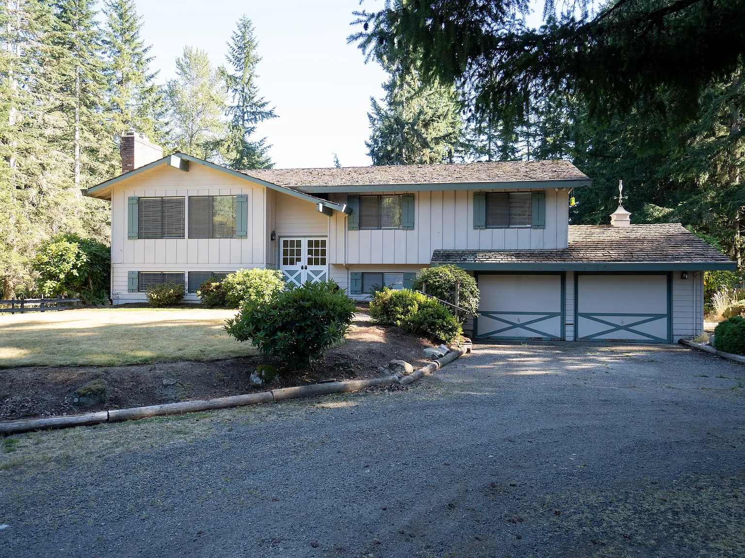 5 bed, 2580 sqft, $4,900 — Photo 3