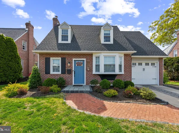 215 Ivy Rock Ln, Havertown, PA 19083
