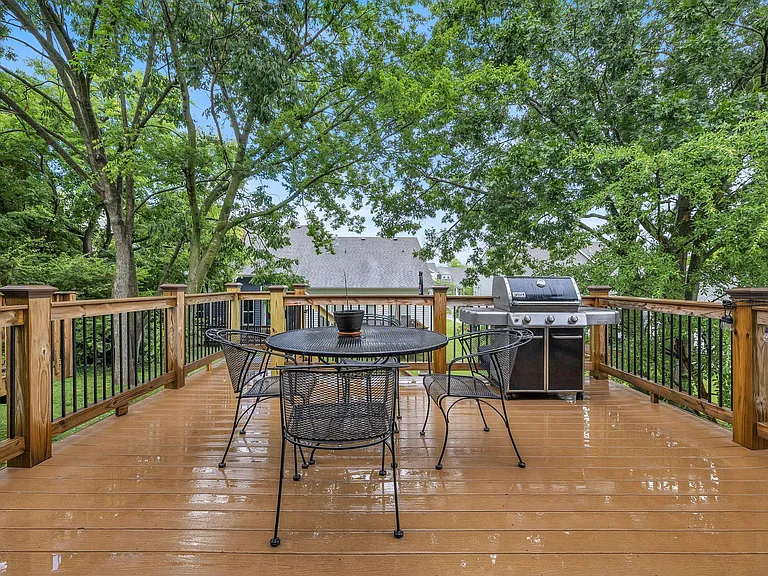 407 Normandy Cir — Photo 38