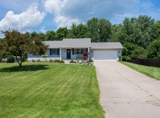 10585 Fenner Ln, Osceola, IN 46561