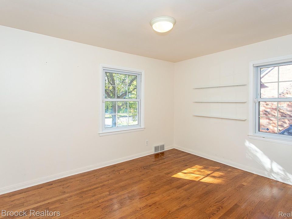 10444 Vernon Ave, photo 20