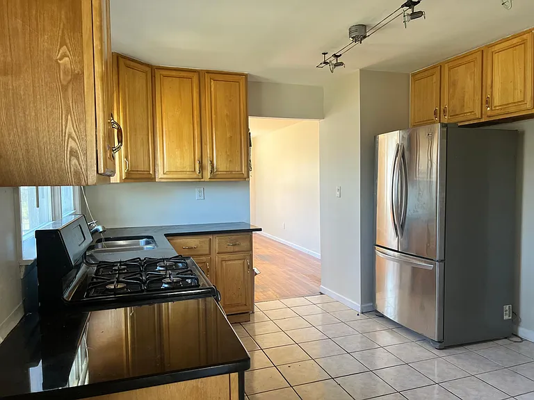 126 Orange St — Photo 8